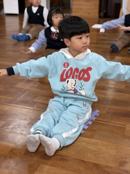 <음악과 신체표현> 플리에 표현